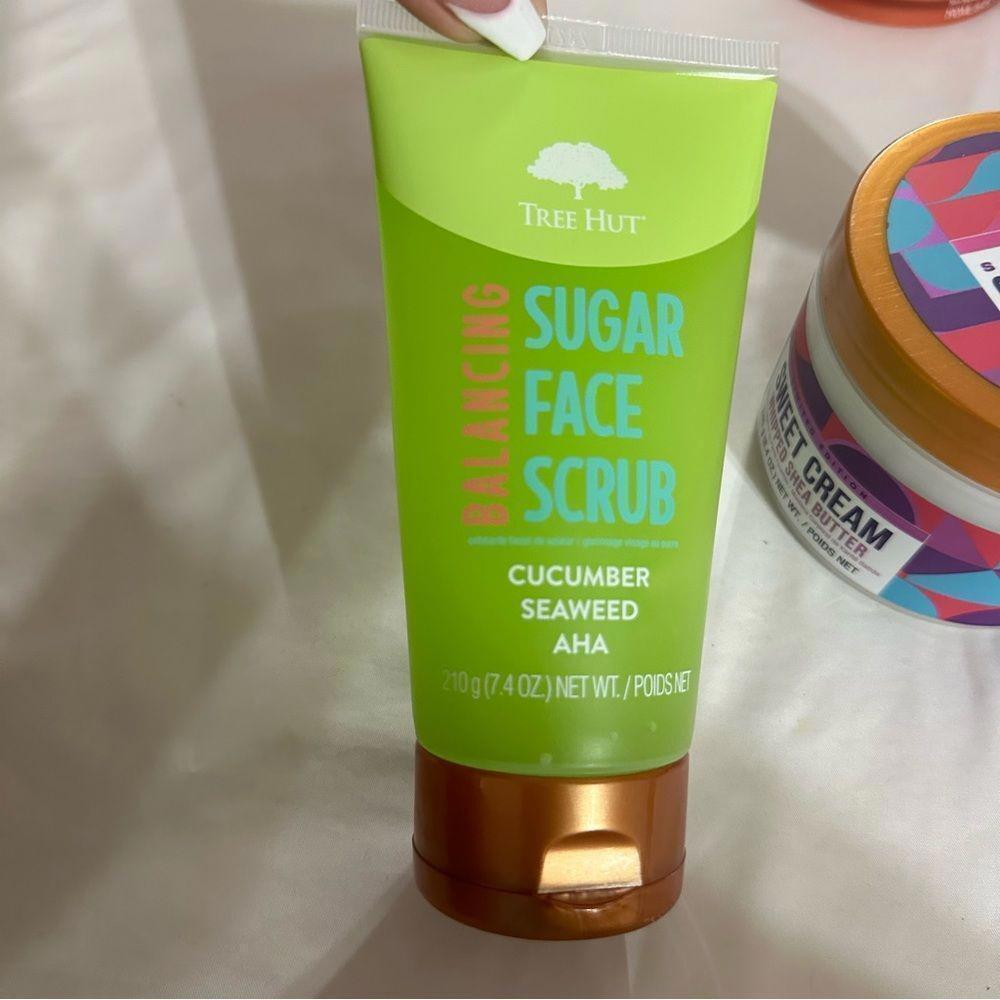 Tree Hut Face Scrub